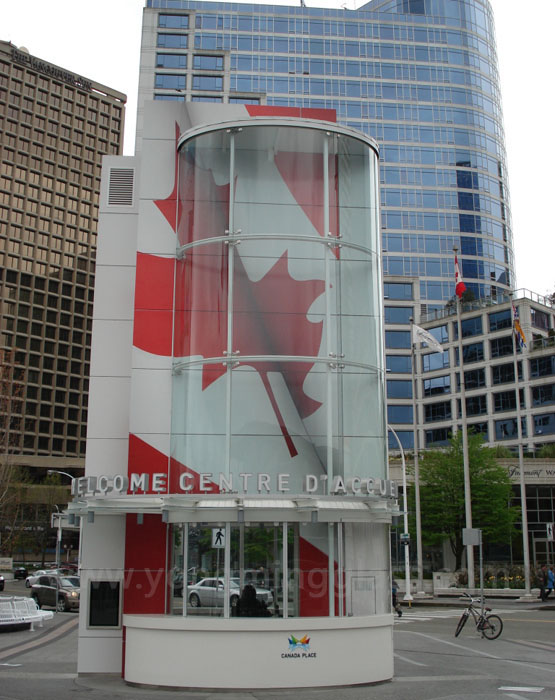 Bent Laminated Glass for Welcome Center