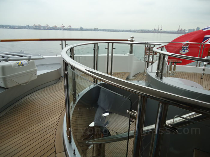 Bent Glass for Yacht Balustrades